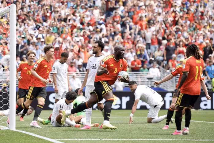 Lukaku gây sức ép khiến Hany phá lưới nhà