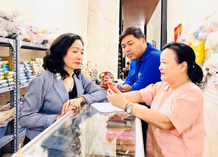 1-to-cong-nghe-so-cong-dong-thuoc-to-1-phuong-dien-hong-tuyen-truyen-nguoi-dan-cai-dat-cac-ung-dung-chuyen-doi-so.jpg