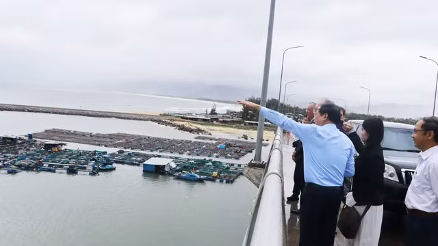 Sau chuyến thực địa vào buổi sáng cùng ngày, Chủ tịch Tập đoàn PNE Per Hornung Pedersen đánh giá Bình Định có thể đáp ứng được mọi điều kiện của việc triển khai điện gió ngoài khơi