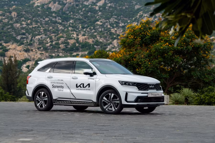 4-kia-sorento-hybrid-7296-9434.jpg