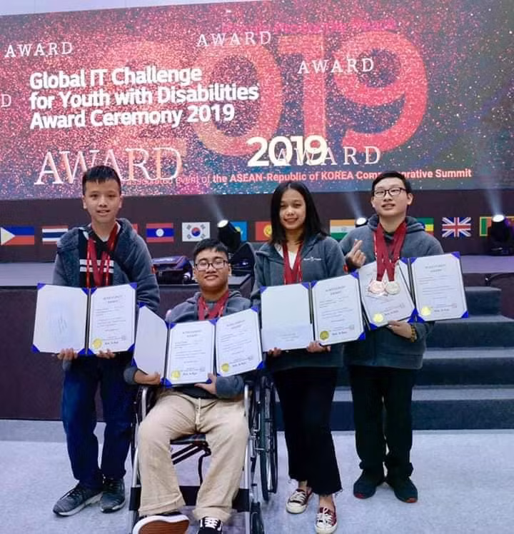nguoi-gieo-anh-sang-yeu-thuong2.jpg