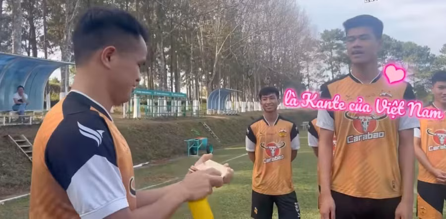 Đinh Quang Kiệt chúc tết đàn anh Dụng Quang Nho. ảnh: chụp màn hình