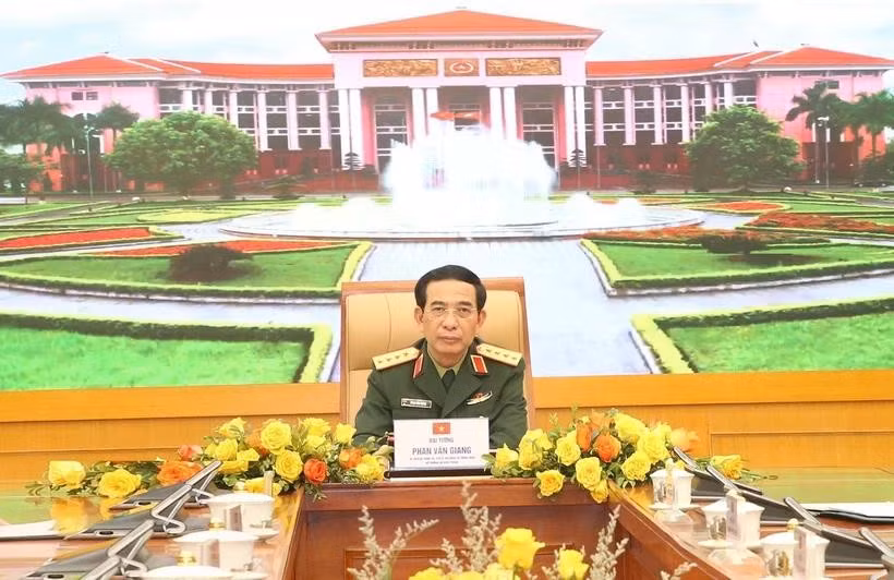 dai-tuong-phan-van-giang-dien-dam-voi-bo-truong-quoc-phong-hoa-kydd.jpg