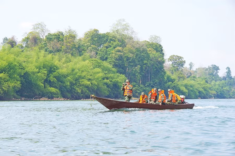 1bg-can-bo-chien-si-don-bien-phong-ia-chia-tuan-tra-anh-anh-huy.jpg