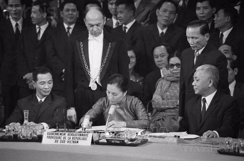 cuon-hoi-ky-dac-biet-ve-cuoc-doi-cua-nguyen-pho-chu-tich-nuoc-nguyen-thi-binh.jpg