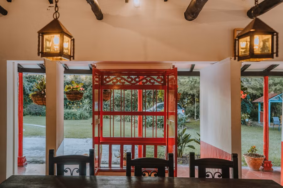 Ngôi nhà vẫn giữ được những nét xưa cũ theo mong muốn của gia chủ.