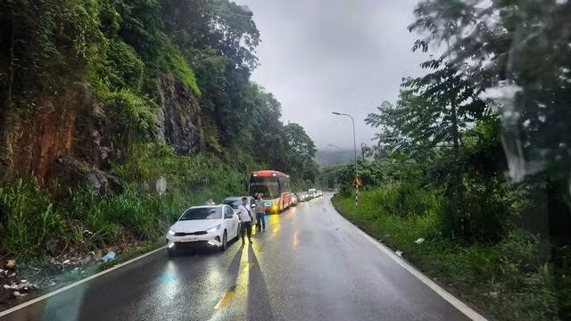 Phân luồng giao thông qua đèo Bảo Lộc
