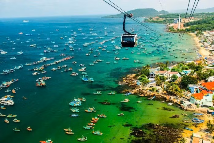 Du lịch Phú Quốc thu hút bởi vẻ đẹp thiên nhiên kết hợp với công trình hiện đại