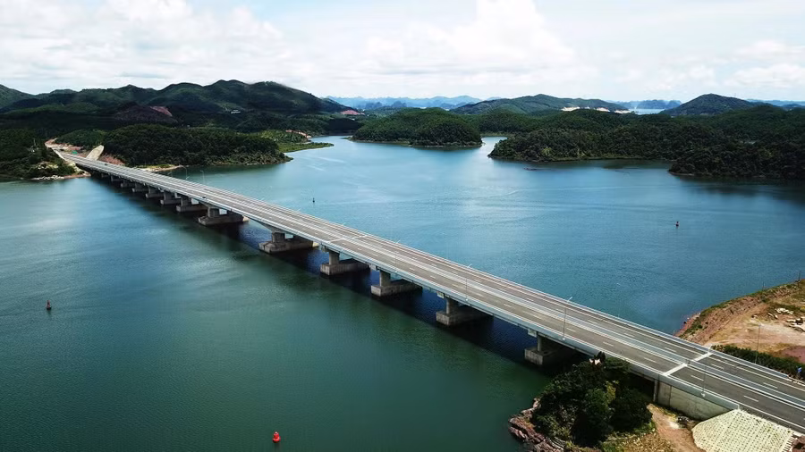 Thủ tục hành chính tinh gọn sẽ giúp đẩy nhanh tiến độ các dự án. ẢNH: N.A