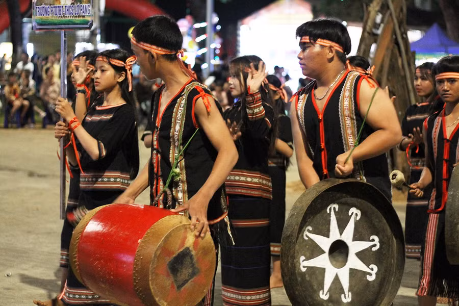 1-clb-duoc-nha-truong-dau-tu-bo-cong-chieng-rieng-biet-phuc-vu-hoc-tap-va-trinh-dien-anh-hoang-hoai.jpg