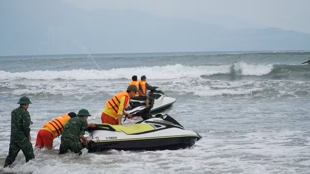 Tìm kiếm tung tích học sinh 14 tuổi mất tích khi tắm biển ở Đà Nẵng