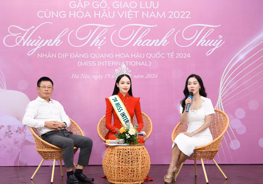 Thanh Thủy gánh vác xuất sắc sứ mệnh của đương kim Hoa hậu Việt Nam.