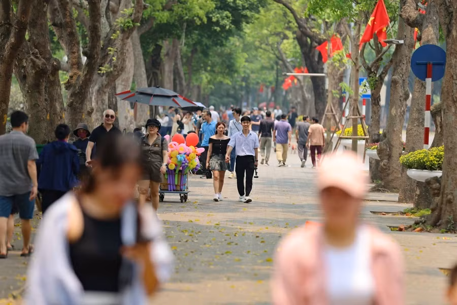 Thủ đô Hà Nội sáng sớm và đêm trời lạnh. (Ảnh: Thanh Tùng/TTXVN)