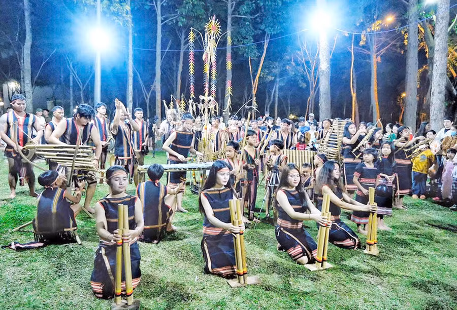 am-vang-cong-chieng-giua-long-pho-nui-bg.jpg