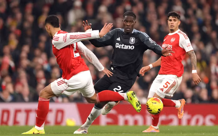 Amadou Onana đòi phạt đền bất thành sau khi bị cản phá