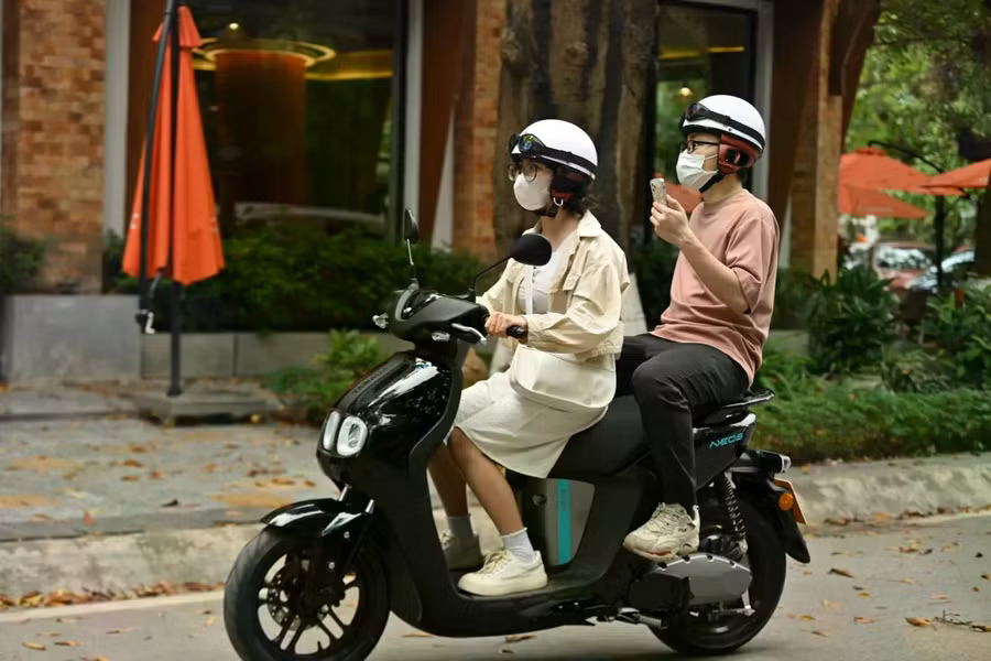 Chủ động tuyên truyền doanh nghiệp, nhân dân tiết kiệm năng lượng, khuyến khích chuyển đổi năng lượng xanh.Xe điện, không chỉ là chuyển đổi phương tiện (ảnh minh họa).