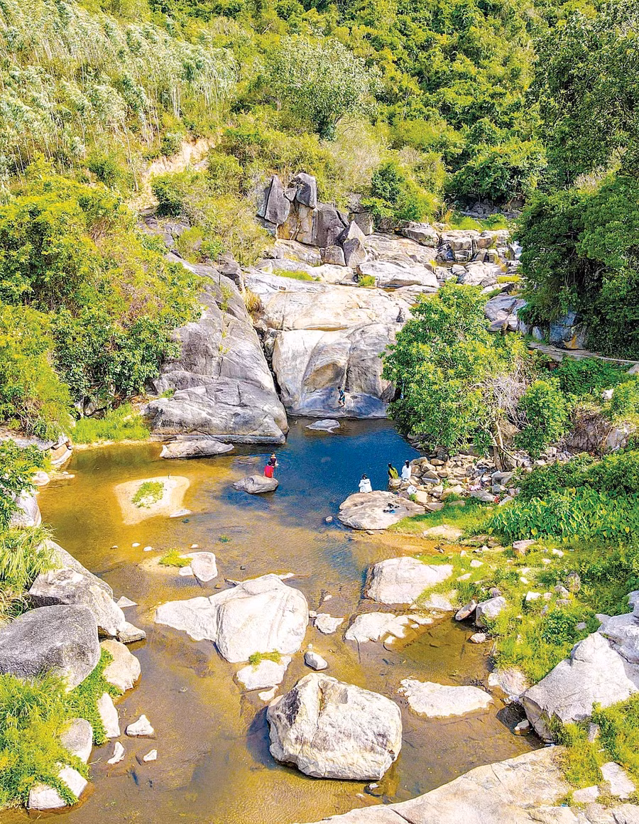 2-suoi-khoang-chanh-thang-an-minh.jpg