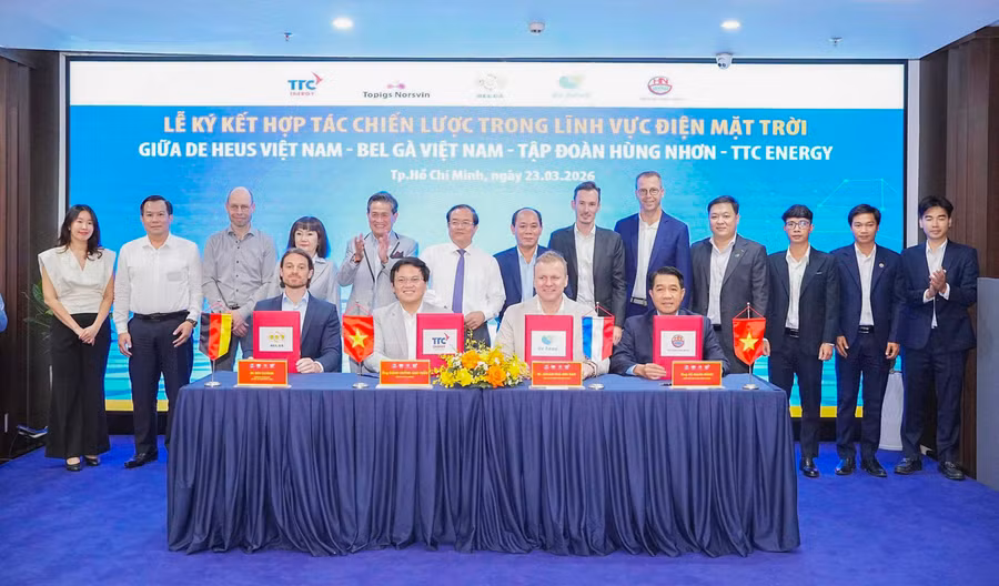 Đại diện 4 doanh nghiệp ký kết hợp tác chiến lược. Ảnh: HN