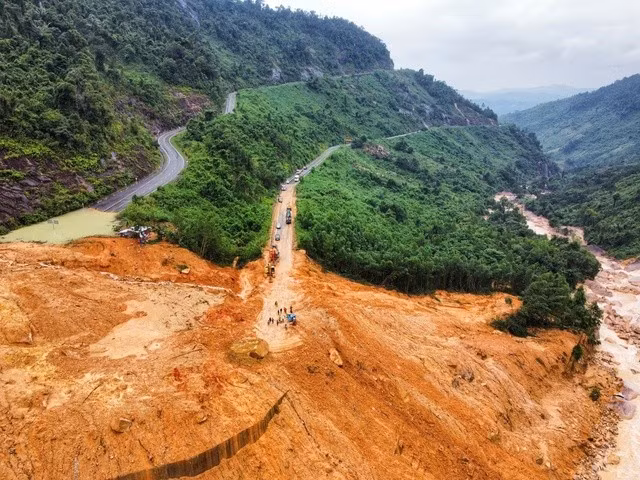 Điểm sạt lở nghiêm trọng nhất trên đèo Khánh Lê tại Km43+300 đã được khắc phục. ẢNH: BÁ DUY