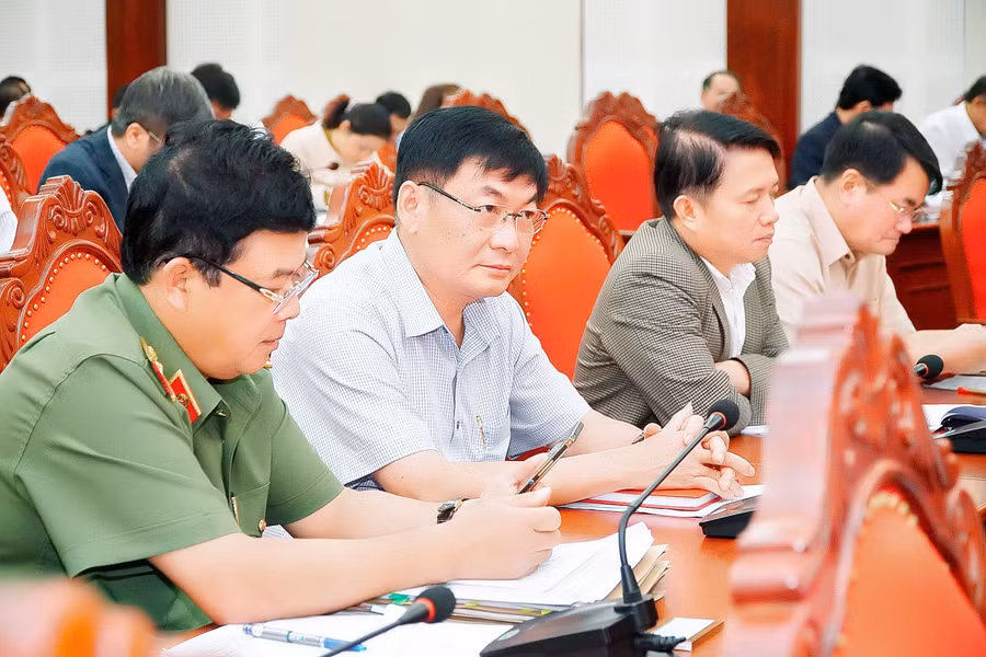cac-dai-bieu-du-hoi-nghi-bg.jpg