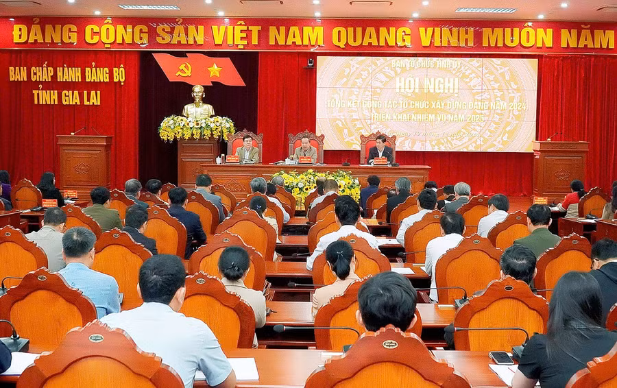 2-quang-canh-hoi-nghi.jpg