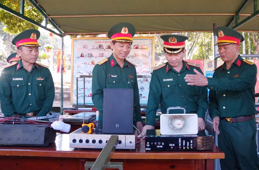 0-lanh-dao-quan-doan-34-kiem-tra-vu-khi-trang-bi-chuan-bi-huan-luyen.jpg