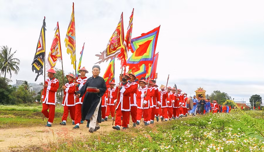 1-le-cung-quy-xuan-tren-vung-dat-an-khe-duoc-to-chuc-vao-nhung-ngay-xuan-khi-thoi-tiet-mat-me-co-cay-tuoi-dep-nhat-anh-ngoc-minh.jpg
