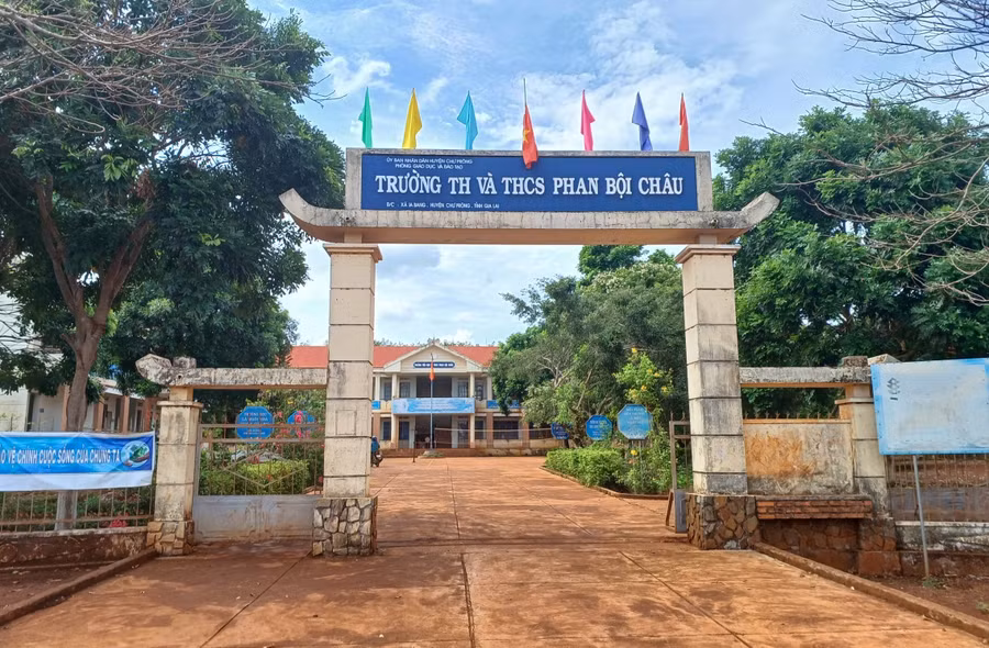 truong-th-va-thcs-phan-boi-chau-cham-chi-tra-tien-thua-gio-cho-giao-vien.jpg