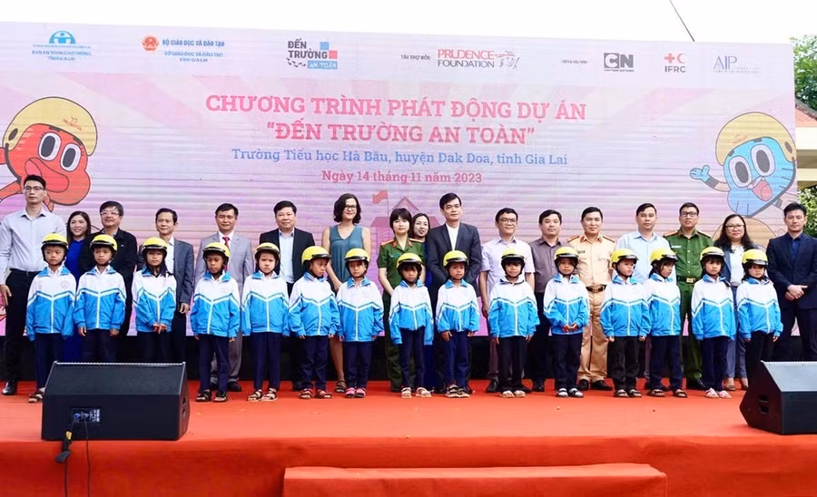 da-dang-phuong-phap-giao-duc-an-toan-giao-thong-cho-hoc-sinh-tieu-hoc-b.jpg