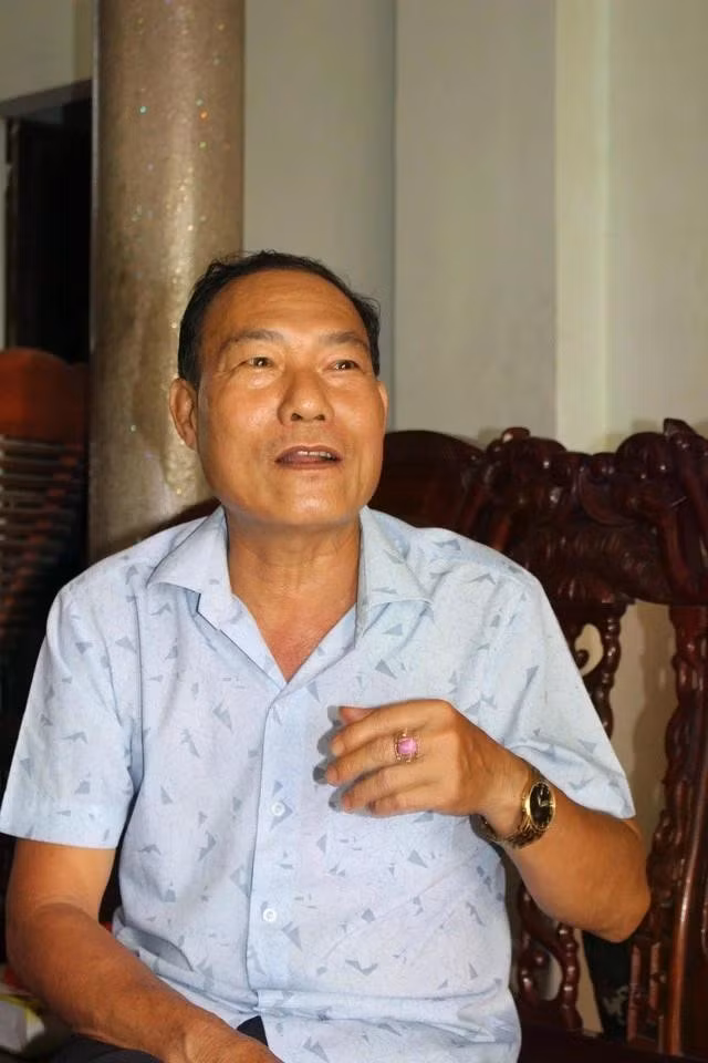 Ông Hoàng Văn Trưởng - phu trầm ở H.Tiên Phước (Quảng Nam). ẢNH: QUANG VIÊN