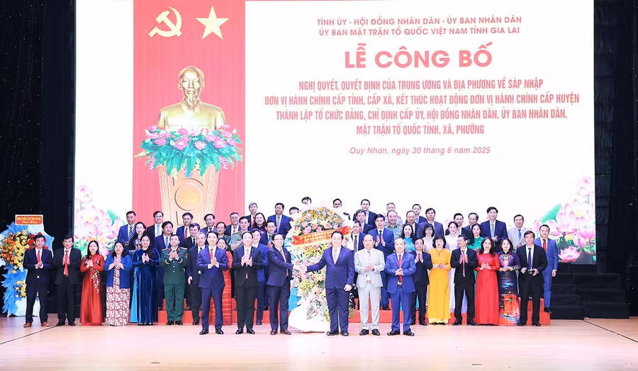 Lễ công bố các nghị quyết, quyết định của Trung ương và địa phương về sáp nhập đơn vị hành chính cấp tỉnh, cấp xã, kết thúc hoạt động đơn vị hành chính cấp huyện, thành lập tổ chức đảng, chỉ định cấp ủy, HĐND, UBND, Ủy ban MTTQ Việt Nam tỉnh và xã, phường.