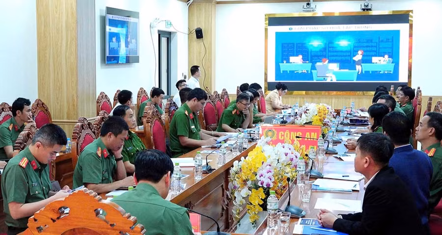 CA tỉnh làm việc với MobiFone Gia Lai để khảo sát, thử nghiệm giải pháp công nghệ phục vụ chuyển đổi số. Ảnh: ĐVCC