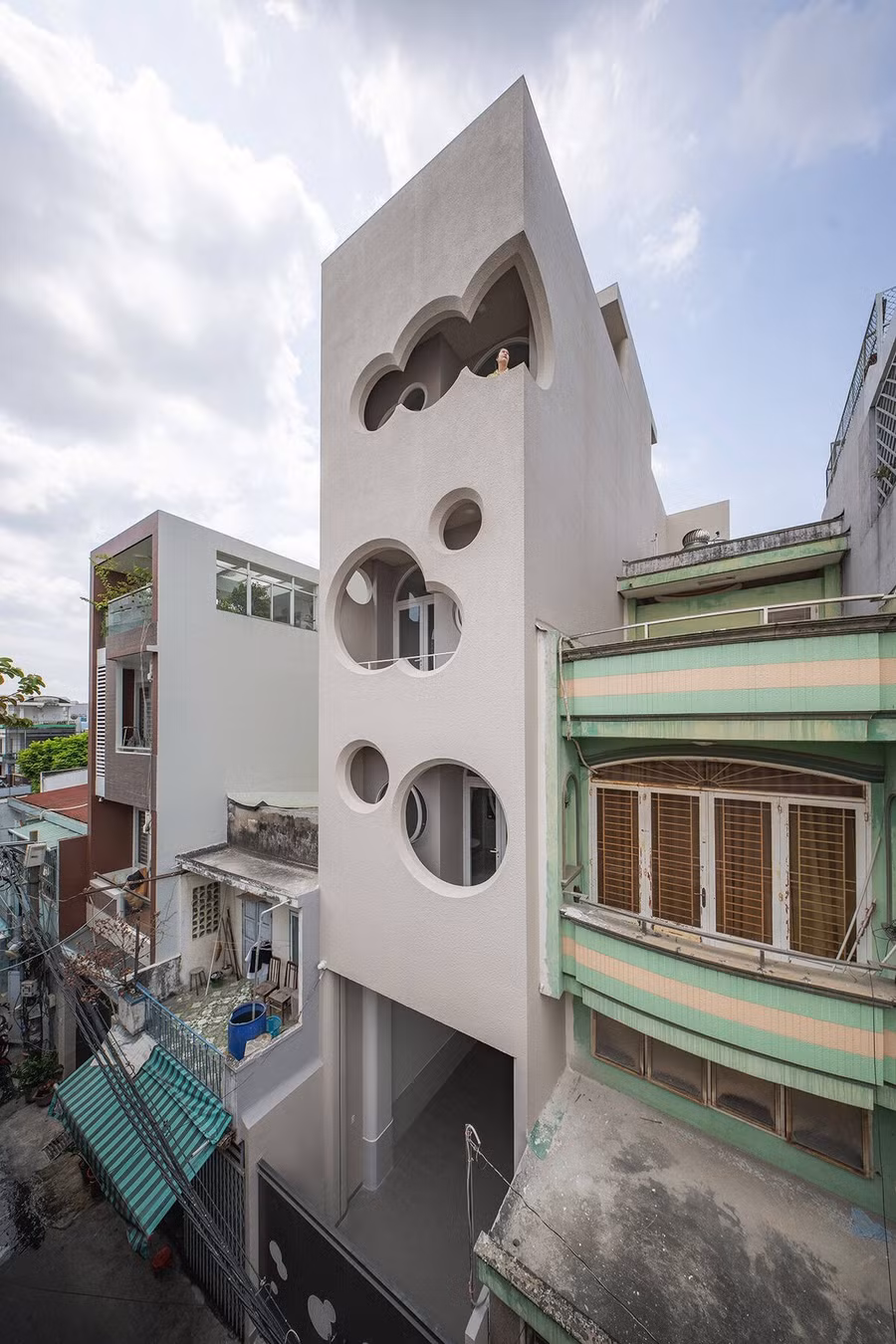 Toà nhà cho thuê gồm 6 căn hộ kiểu gác lửng.