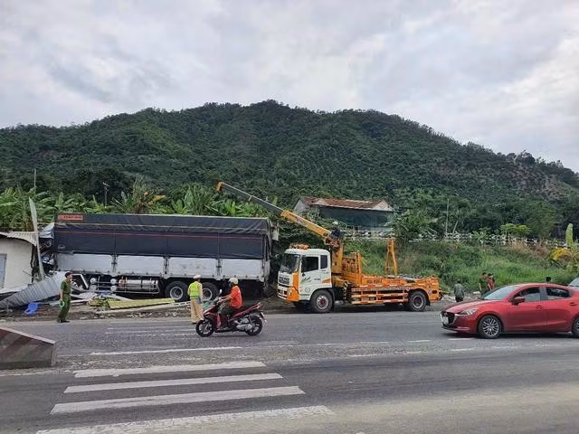 Hiện trường vụ tai nạn. ẢNH: H.L