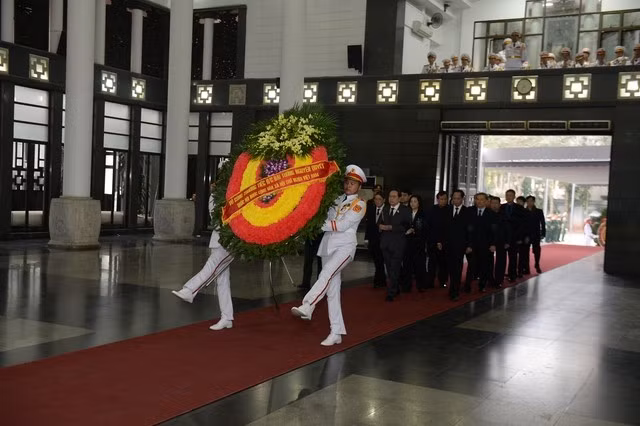 Đoàn đại biểu Quốc hội do Chủ tịch Quốc hội Trần Thanh Mẫn làm trưởng đoàn vào viếng Đại tướng Nguyễn Quyết