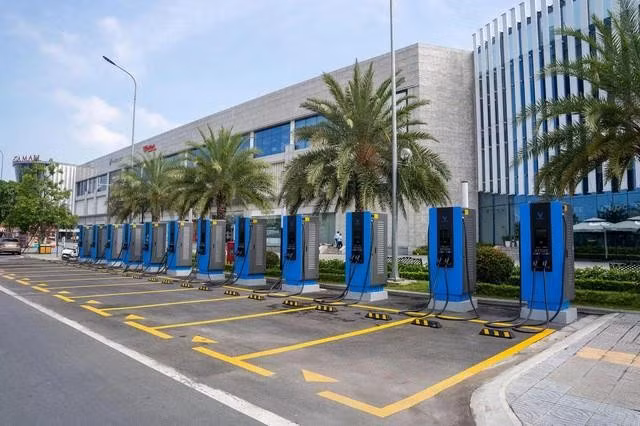Chính sách miễn phí sạc của VinFast khiến đối thủ gần như "tắt đài"
