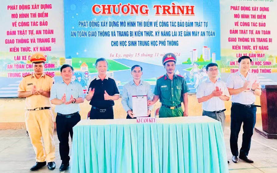 mo-hinh-diem-bao-dam-trat-tu-an-toan-giao-thong-trong-truong-hoc-bg.jpg