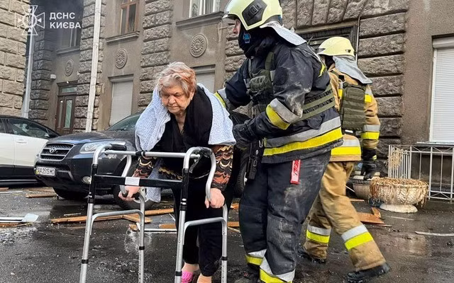 Thủ đô Kiev – Ukraine đã hứng thiệt hại sau đòn không kích của Nga vào những giờ đầu tiên của năm mới 2025. Ảnh: Cơ quan tình trạng khẩn cấp Ukraine