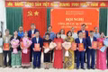Lơ Pang công bố quyết định thành lập 7 chi bộ và trao huy hiệu Đảng cho 4 đảng viên