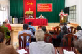 Lãnh đạo xã Đak Sơmei đối thoại, lắng nghe ý kiến của người dân.