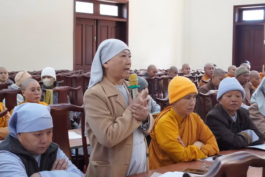 dai-bieu-chuc-sac-y-kien-phat-bieu-tai-hoi-nghi-anh-thanh-nhat.jpg