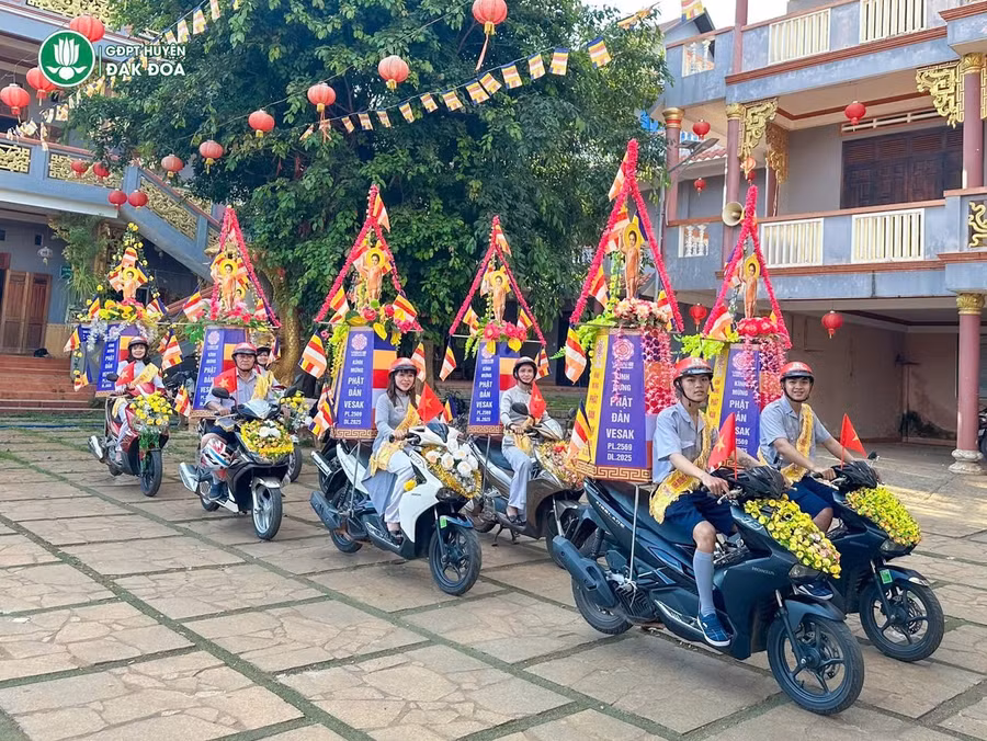 niem-han-hoan-cua-cac-phat-tu-tre-trong-dip-dai-le-phat-dan-phat-lich-2569-anh-thanh-nhat.jpg
