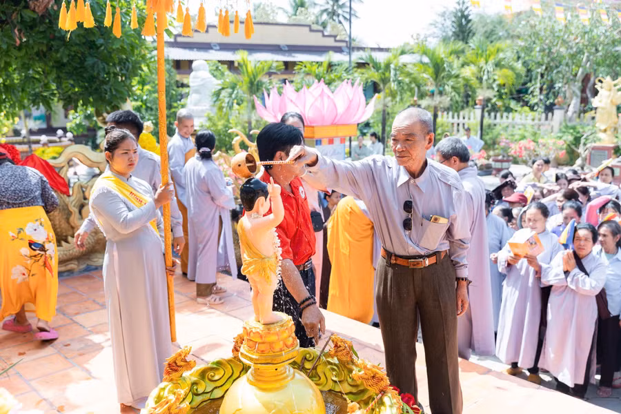 nghi-thuc-tam-phat-trong-chuong-trinh-dai-le-phat-dan-anh-thanh-nhat.jpg