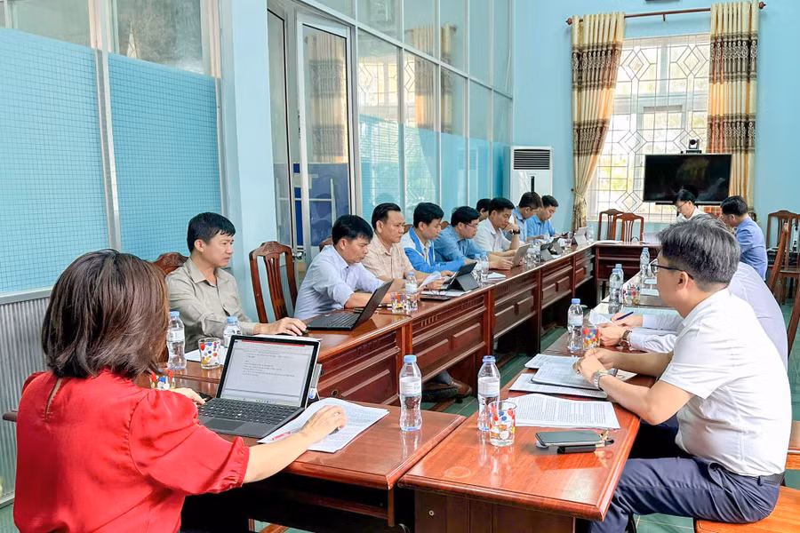 quang-canh-hoi-nghi-so-ket-cong-tac-quy-i-va-trien-khai-nhiem-vu-quy-ii-2025-cua-ban-dai-dien-hoi-dong-quan-tri-nhcsxh-huyen-mang-yang-anh-thanh-nhat-6453.jpg