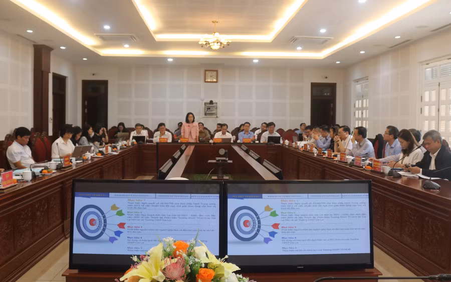 Quang cảnh buổi làm việc của Hội đồng thẩm định Đề án tại trụ sở UBND tỉnh. Ảnh: P.D