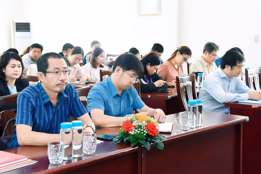 Các đại biểu và đảng viên tham dự hội nghị. Ảnh: Đức Thụy