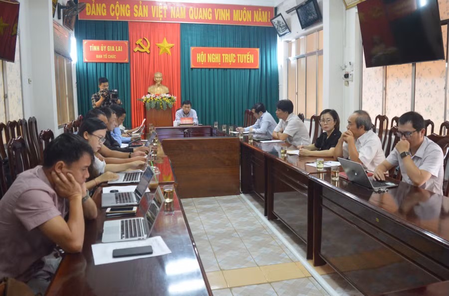 Quang cảnh hội nghị bồi dưỡng kiến thức về xây dựng Đảng tại Ban Tổ chức Tỉnh ủy. Ảnh: Anh Huy Quang cảnh hội nghị bồi dưỡng kiến thức về xây dựng Đảng tại Ban Tổ chức Tỉnh ủy. Ảnh: Anh Huy