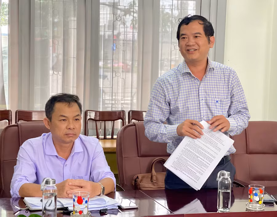 Đồng chí Đoàn Minh Dưỡng-Phó Tổng Biên tập Báo Gia Lai, thành viên Tiểu ban Nội dung-Nhân sự đại hội tham gia ý kiến. Ảnh: P.D