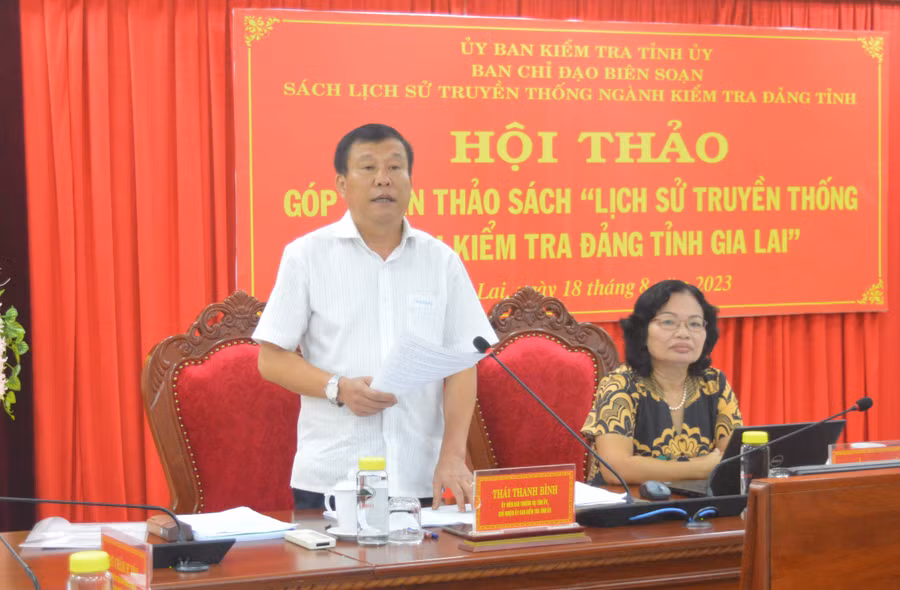 Đồng chí Thái Thanh Bình-Ủy viên Ban Thường vụ Tỉnh ủy, Chủ nhiệm Ủy ban Kiểm tra Tỉnh ủy, Trưởng Ban Chỉ đạo biên soạn Sách phát biểu tại hội thảo. Ảnh: Anh Huy Đồng chí Thái Thanh Bình-Ủy viên Ban Thường vụ Tỉnh ủy, Chủ nhiệm Ủy ban Kiểm tra Tỉnh ủy, Trưởng Ban Chỉ đạo biên soạn Sách phát biểu tại hội thảo. Ảnh: Anh Huy