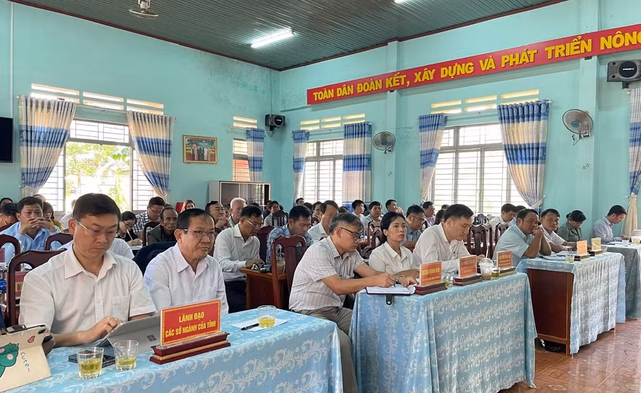 Các đại biểu tham dự hội nghị tiếp xúc cử tri. Ảnh: P.D